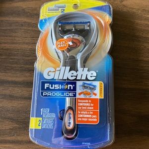 NIB Gillette Fusion Proglide Razor with 2 Cartridges and Razor Holder